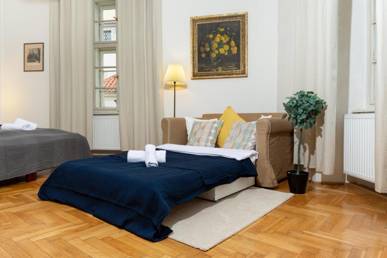 Classy Apartments Charles Bridge Praha Bagian luar foto