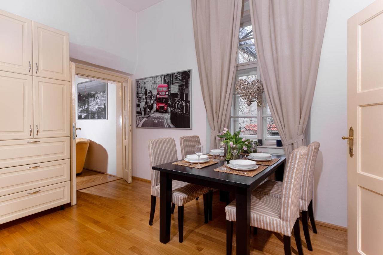 Classy Apartments Charles Bridge Praha Bagian luar foto